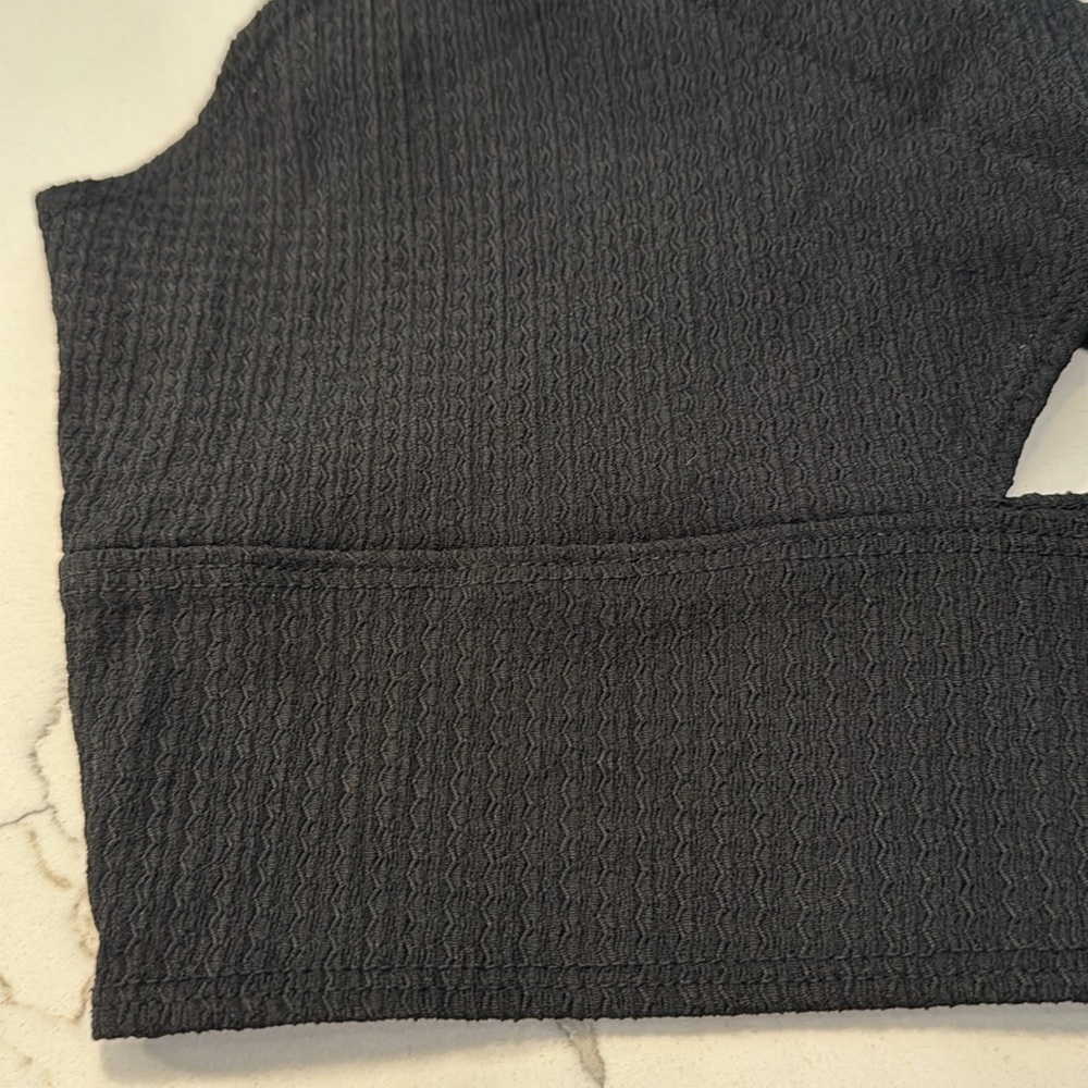 🔵 Black One-Shoulder Crop Top Size Medium - Picture 2 of 3
